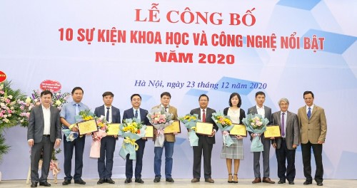 Nỗ lực vì vẻ đẹp của Bờ hồ Hoàn Kiếm